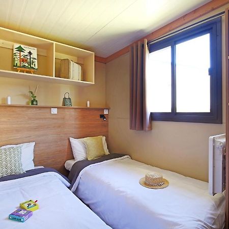 Отель Camping Des Loisirs Evron Экстерьер фото