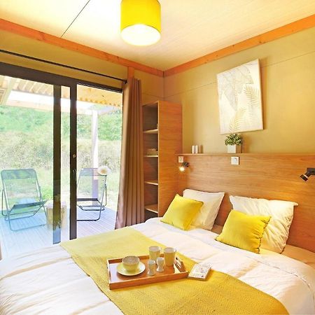 Отель Camping Des Loisirs Evron Экстерьер фото
