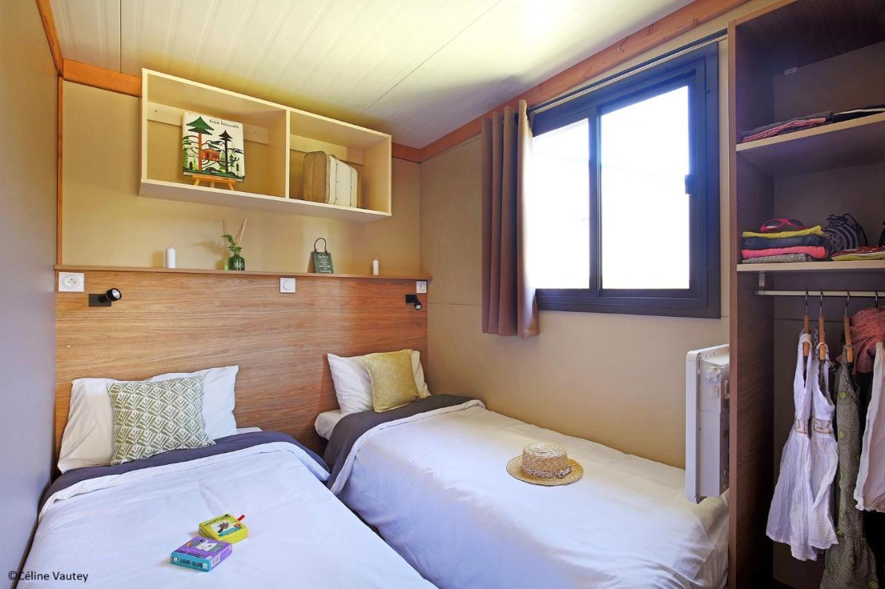 Отель Camping Des Loisirs Evron Экстерьер фото