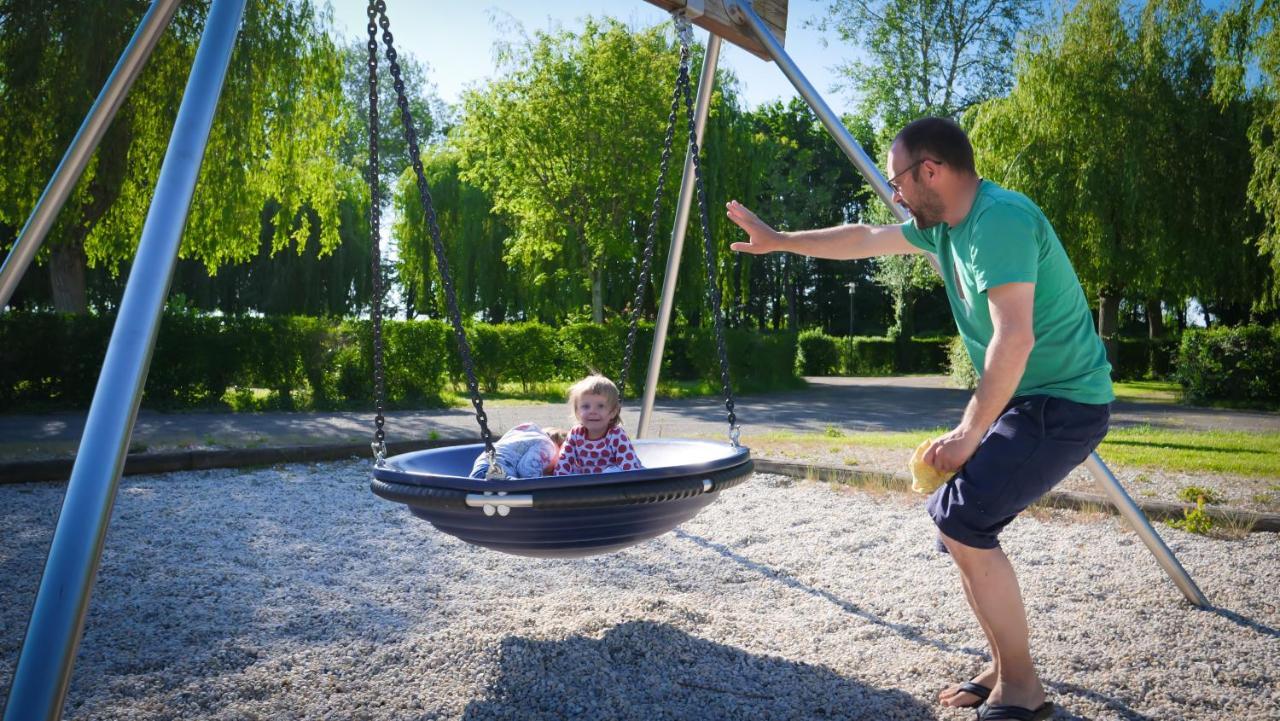 Отель Camping Des Loisirs Evron Экстерьер фото