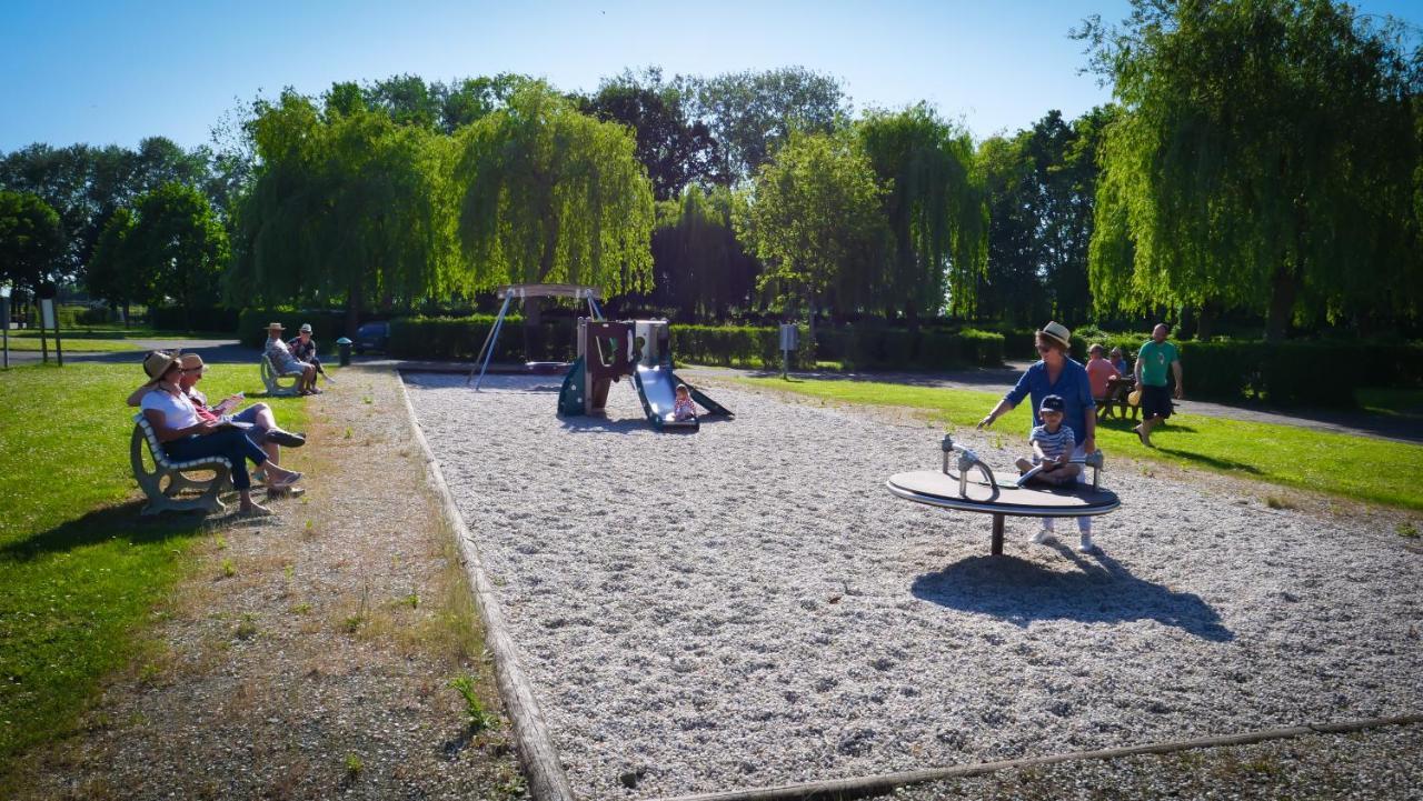 Отель Camping Des Loisirs Evron Экстерьер фото