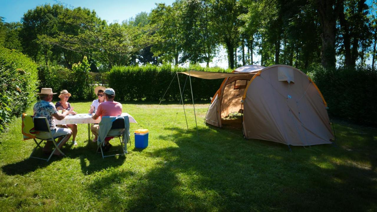 Отель Camping Des Loisirs Evron Экстерьер фото